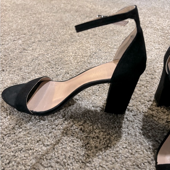 Women’s black heels - Picture 2 of 3